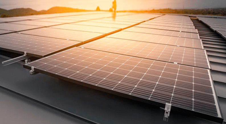 华为手机的电池都能通用么
:都已经2022年了，你知道高效的太阳能电池板类型有哪些吗？